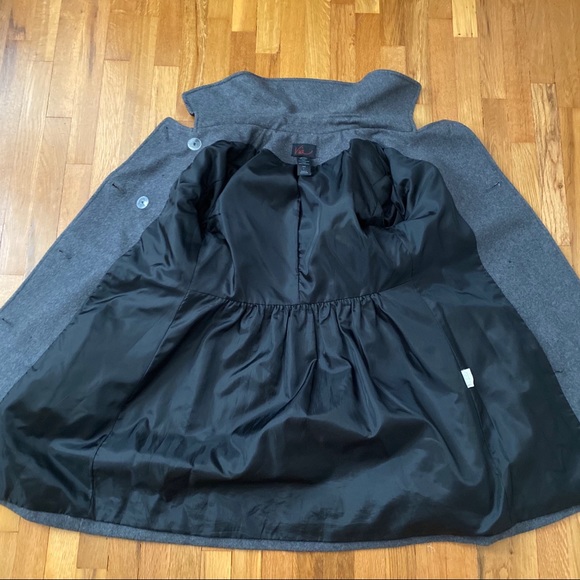 {Via} Grey Peacoat 😍 - Picture 6 of 12